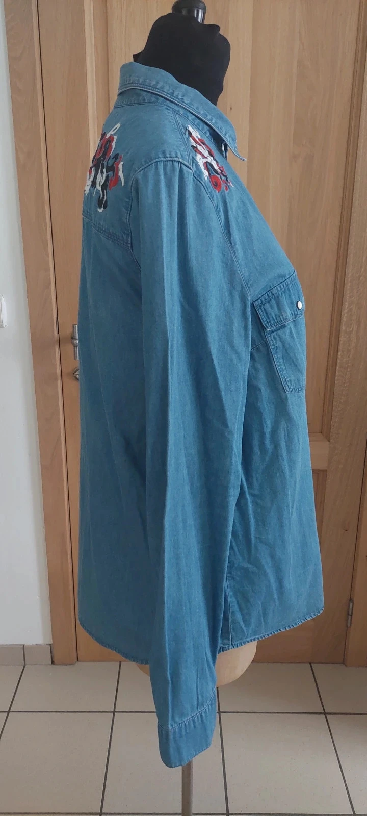 Chemise en jean Divided H&M bleue avec broderies - Taille 44-XL – photo 4